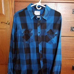 🤙🤙Warp and Weft button up shirt.